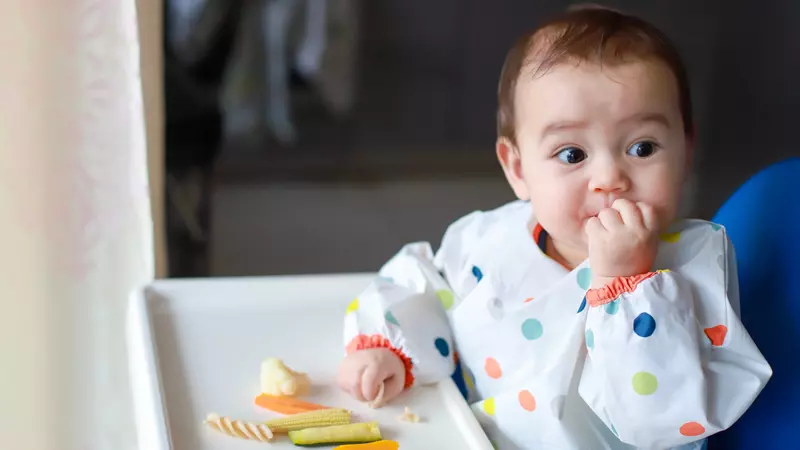 Cách ăn này giúp bé tăng cường kỹ năng cầm nắm