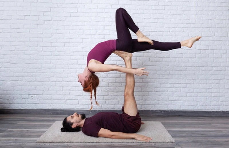 Tư thế Back Bird Pose (Tư thế chim sau)