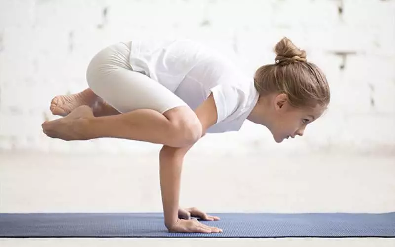 Mỗi tư thế Asana đều liên quan mật thiết đến động tác “đẩy” và “giữ”