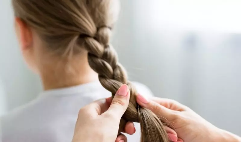 Cách tết tóc dài kiểu nàng tiên cá