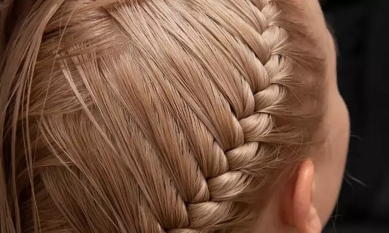 Cách tết tóc xương cá zích zắc