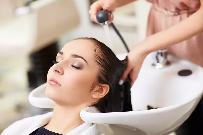 Cách chọn dầu gội cho tóc dầu hiệu quả