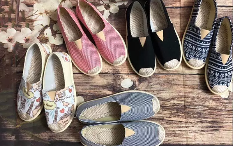 Giày slip on có đa dạng màu sắc, mẫu mã