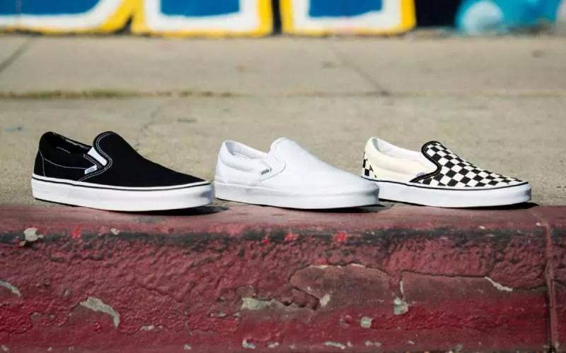 Giày slip on là loại giày không có dây buộc