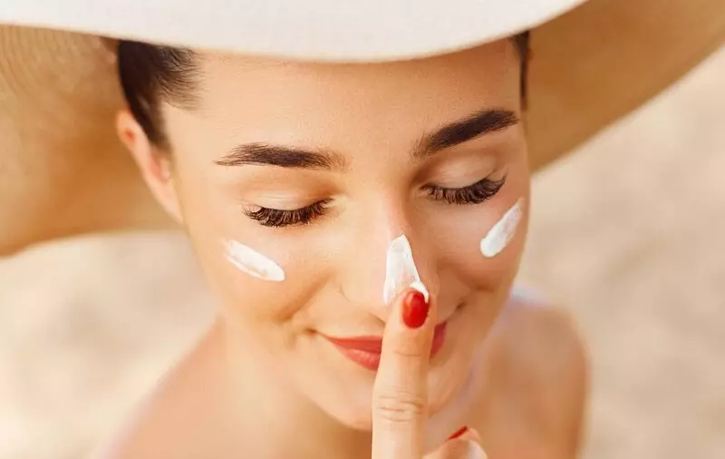Ưu nhược điểm của kem chống nắng vật lý lai hóa học