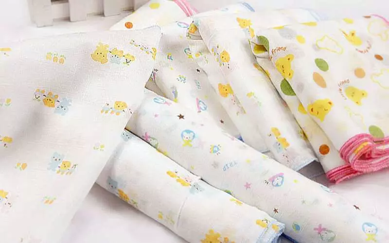 Khăn sữa là vật dụng mẹ cần chuẩn bị trước khi sinh em bé