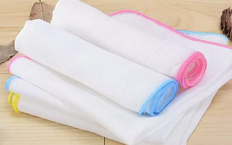 Mẹ cần chọn những thương hiệu uy tín về khăn sữa