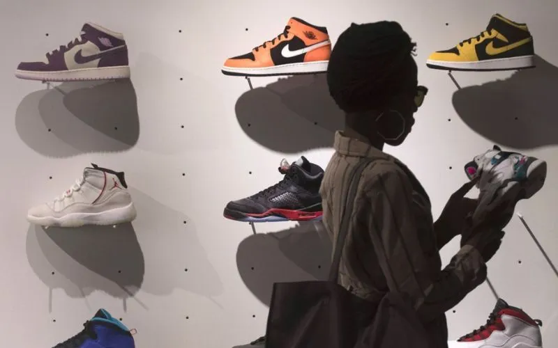 Bất công cho người dùng giày sneaker chính hãng