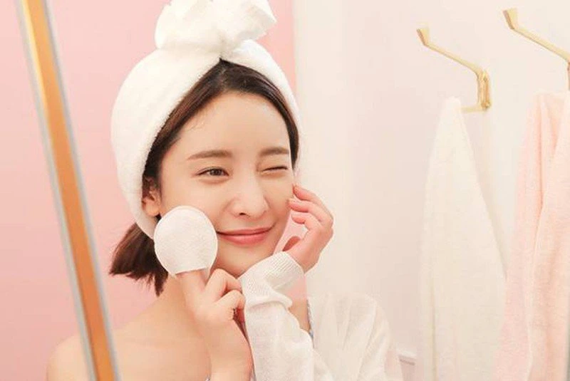Tại sao nên sử dụng nước tẩy trang hàng ngày?