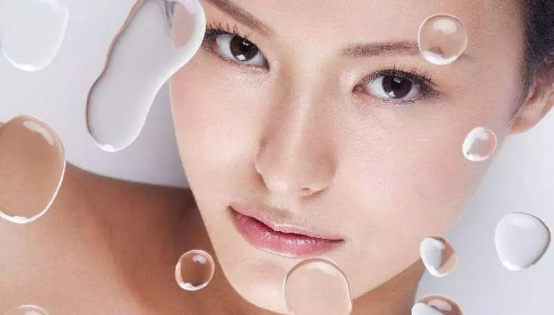 Trong kem dưỡng ẩm hoặc các tinh chất dưỡng da thường có panthenol
