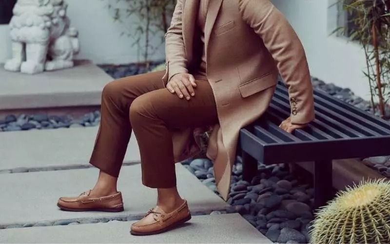 Phối theo phong cách lịch lãm, trưởng thành