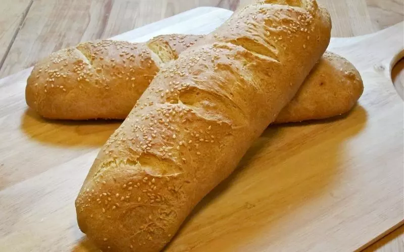 Trộn Semolina vào bột khi làm bánh mì