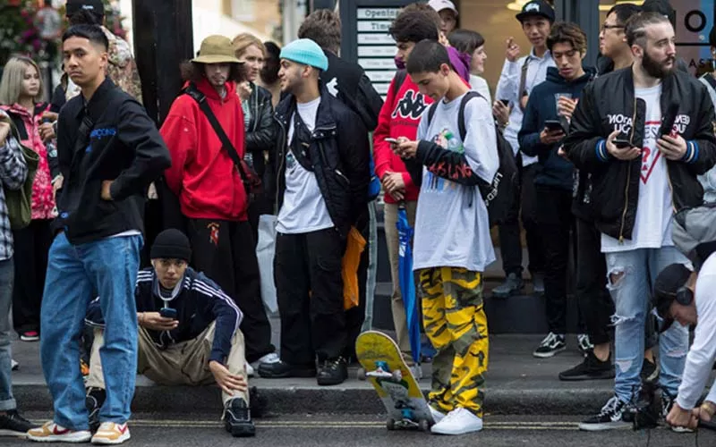 Streetwear mang đậm chất bụi bặm, phản ánh cá tính “sang chảnh” và “chất lừ” của giới trẻ