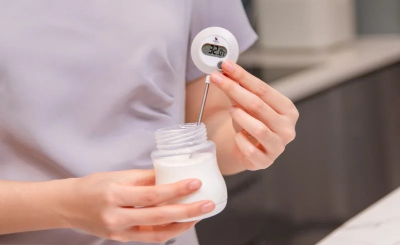 Cách pha sữa cho người bệnh, người mới ốm dậy