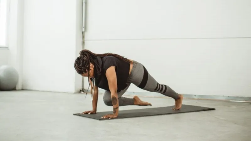 Posterior Plank Mountain Climbers