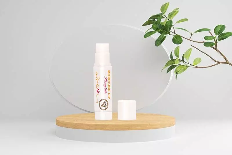 Son dưỡng Omi tinh chất keo ong lành da, tái tạo da môi