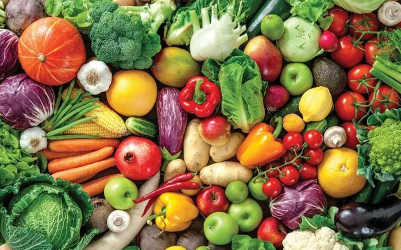 Rau củ và trái cây là những loại thực phẩm giàu vitamin, giúp tăng collagen và ngăn ngừa lão hóa hiệu quả