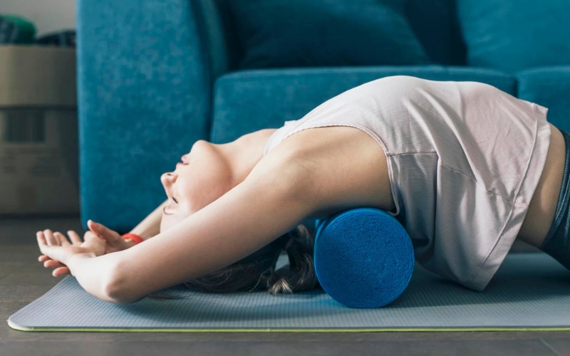 Cách sử dụng con lăn Yoga hiệu quả