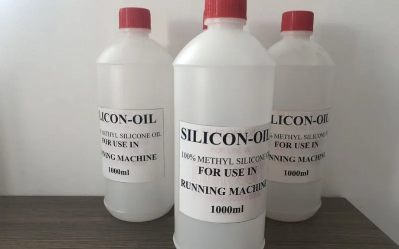 Cần sử dụng đúng loại dầu bôi trơn là dầu silicon