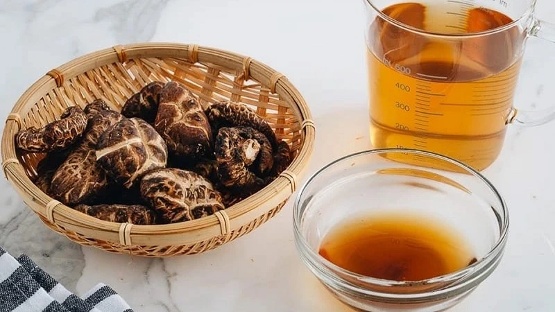 Nấu Dashi từ nấm đông cô