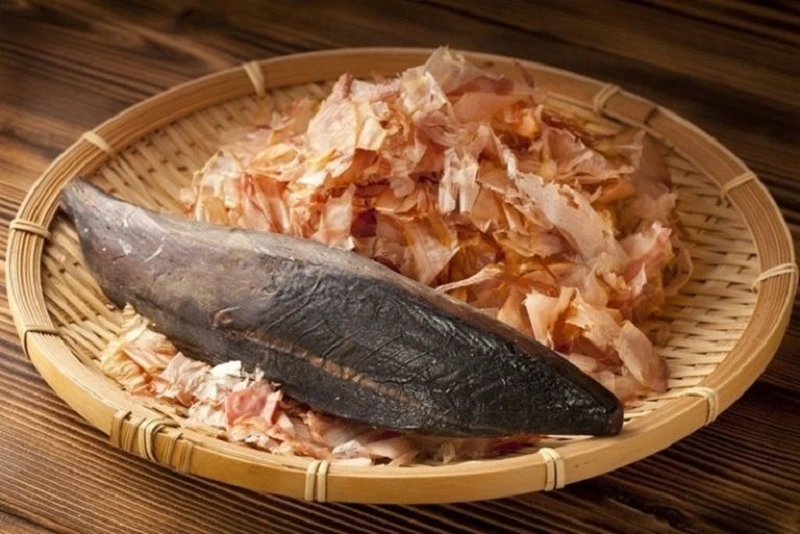 Nấu Dashi cùng cá ngừ bào khô