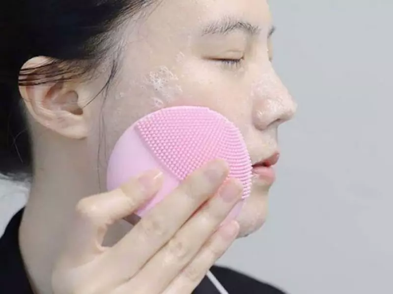 Các bước dùng máy rửa mặt