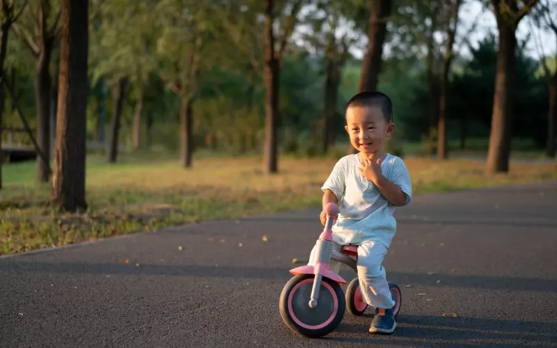 Giúp bé tập đi xe đạp nhanh và sớm hơn