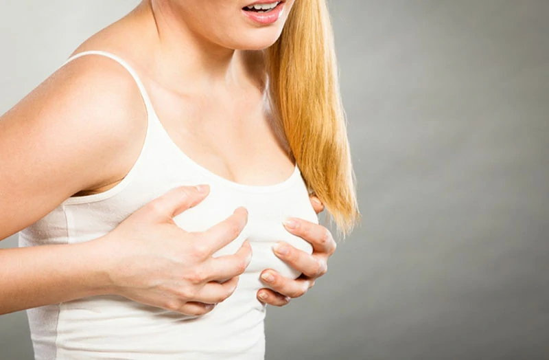 Tắc tia sữa là gì? Nguyên nhân gây tắc tia sữa