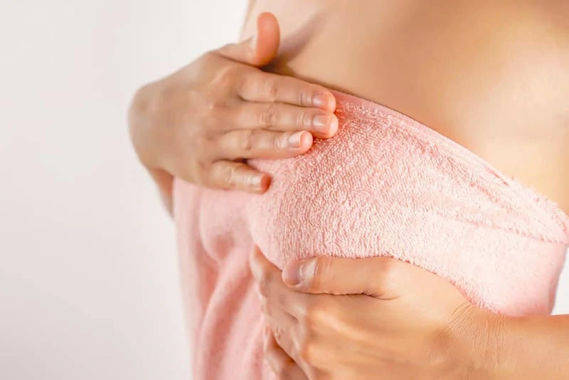 Chườm nóng bầu ngực