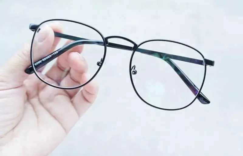 Tròng kính nhựa ra đời từ những năm 90