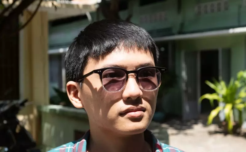Tròng kính đổi màu vừa thời trang vừa có thể bảo vệ mắt