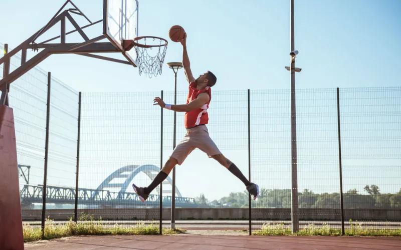 Kỹ thuật úp rổ Off the Backboard