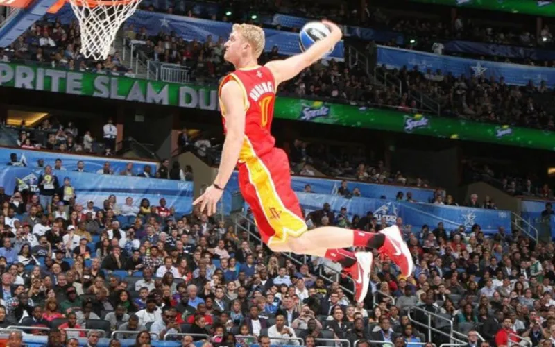 Úp rổ (slam dunk) là gì?