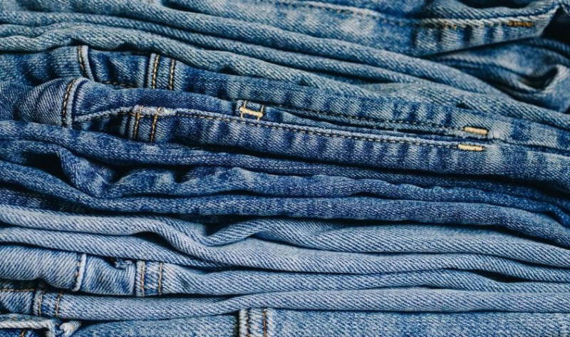 Tính chất của vải jeans là độ cứng và dày