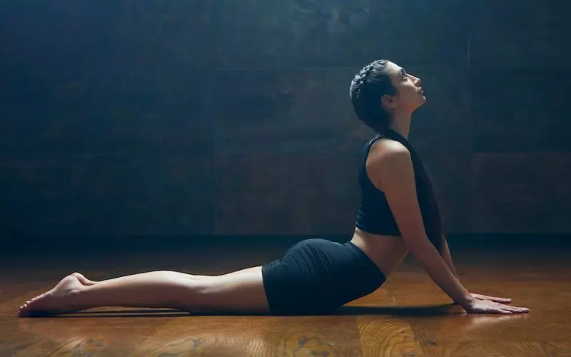 Tư thế rắn hổ mang - Cobra Pose