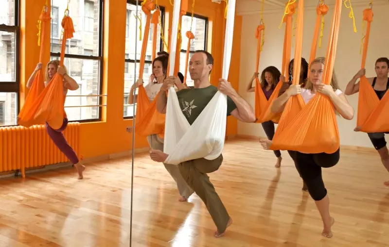 Aerial Yoga ra đời vào năm 2007 bởi Christopher Harrison