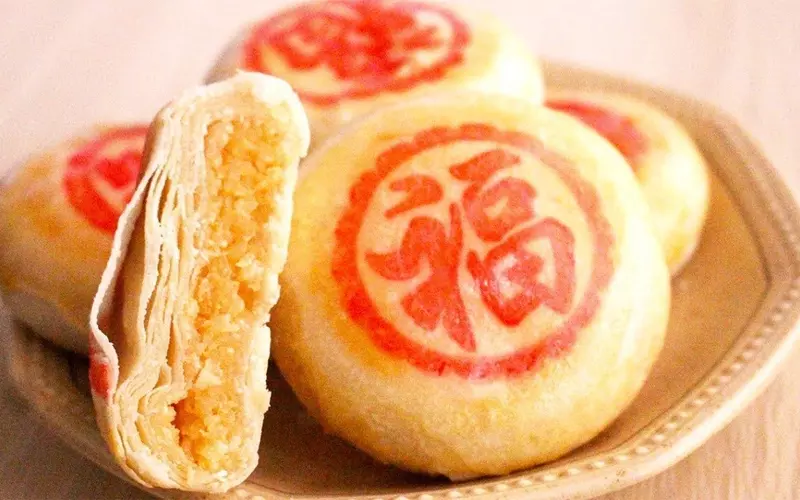 Bánh pía là món đặc sản của Sóc Trăng