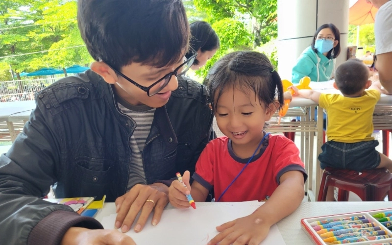 Những điều cần chuẩn bị trước khi dạy bé tô màu