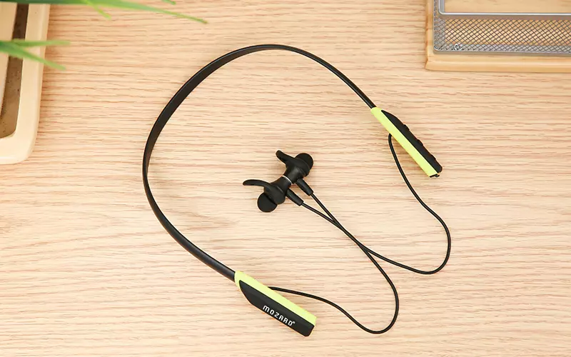 Tai nghe Bluetooth Mozard Flex4 có nút điều khiển tiện lợi