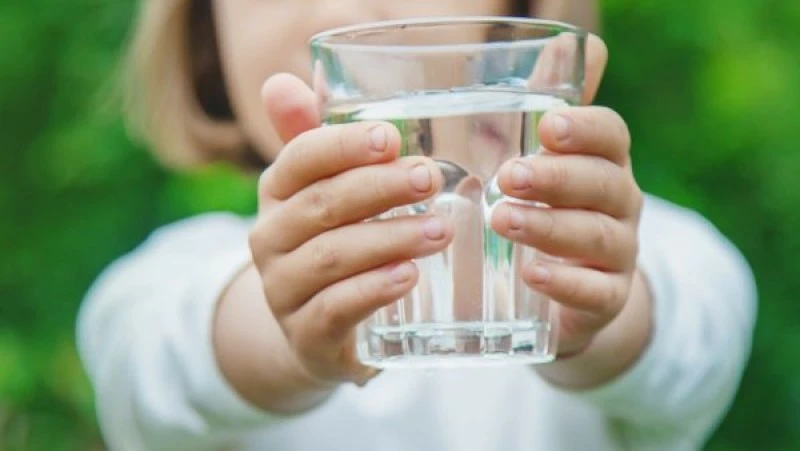 Nước cứng hay hard water là một loại nước chứa nhiều canxi (Ca2+) và magie (Mg2+) vượt mức quy định