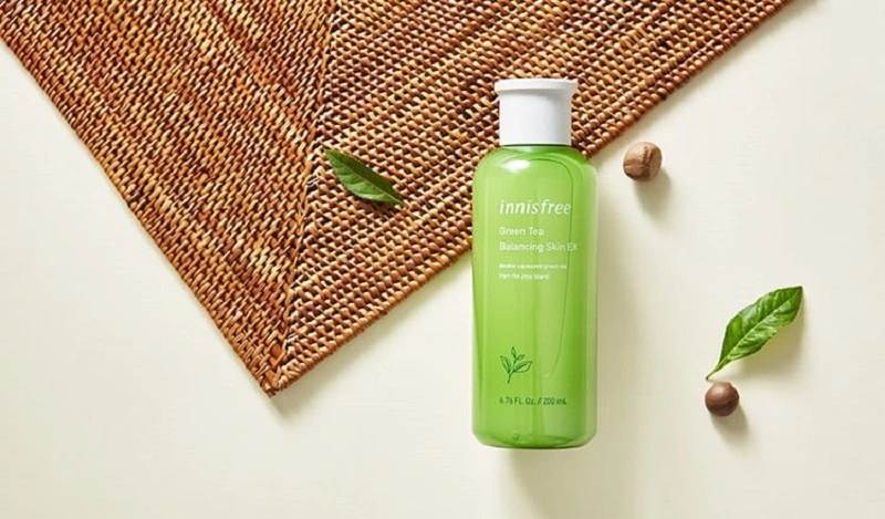 Nước hoa hồng Innisfree Green Tea Balancing Skin