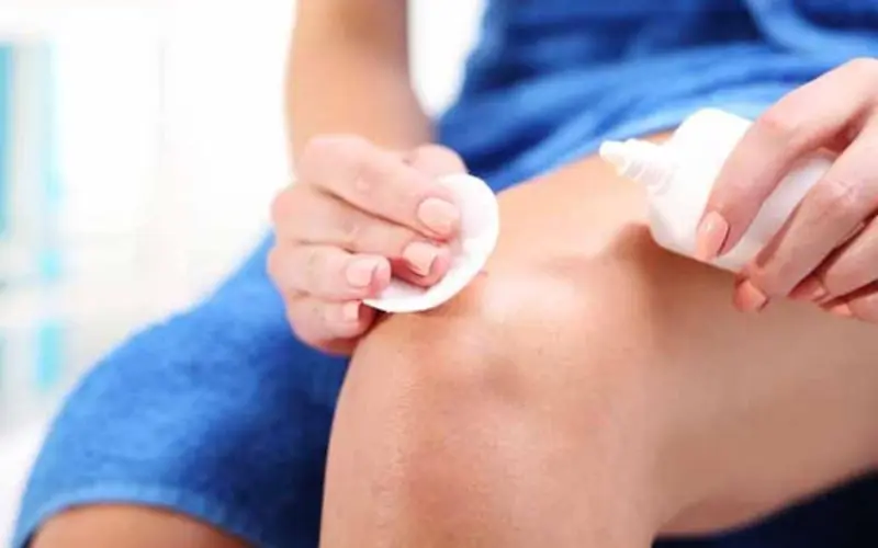 Làm sạch vết thương