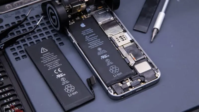 Các linh kiện trong board mạch chủ bị chạm, hư hỏng