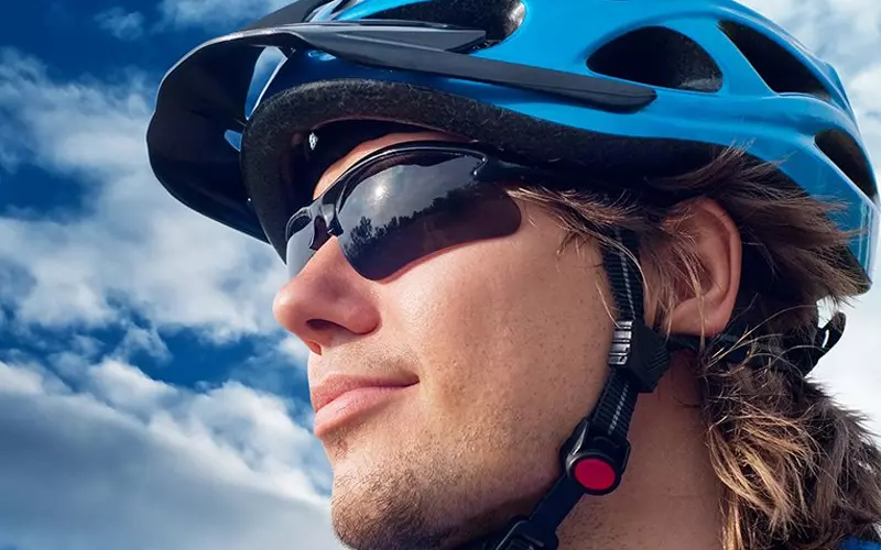 Để không bị chói mắt khi chơi thể thao bạn có thể sử dụng Polarized