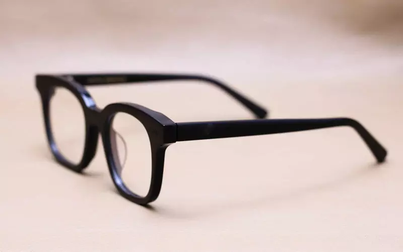 Ký tự "P" giúp bạn dễ nhận biết kính Polarized