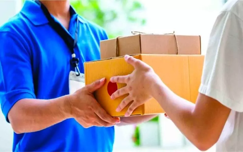 Người bán gửi hàng đến các đơn vị vận chuyển