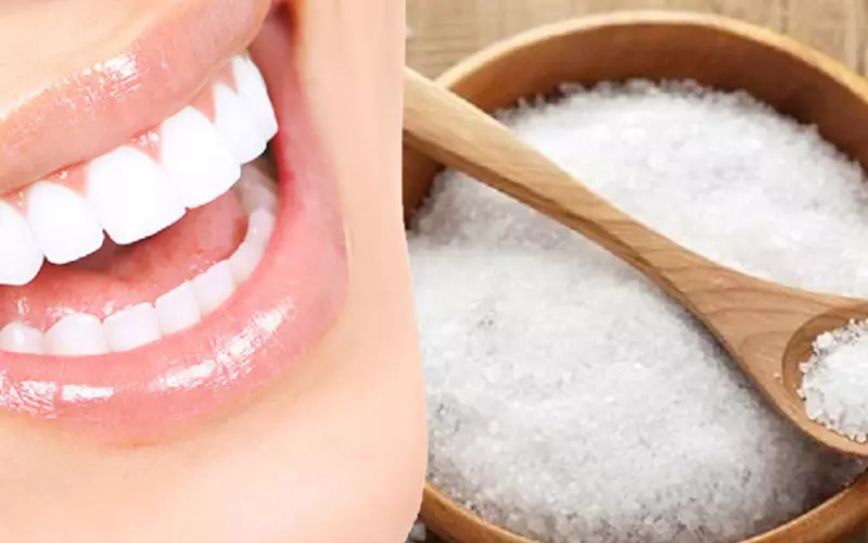 Muối giúp làm trắng răng hiệu quả