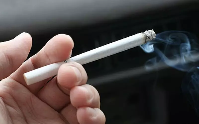 Hút thuốc nhiều cũng làm bạn bị vàng răng