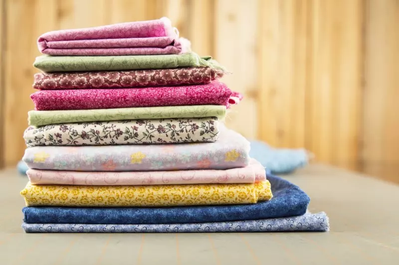 Fabric là loại vải thời trang thông thường, không phải loại vải thời trang cao cấp