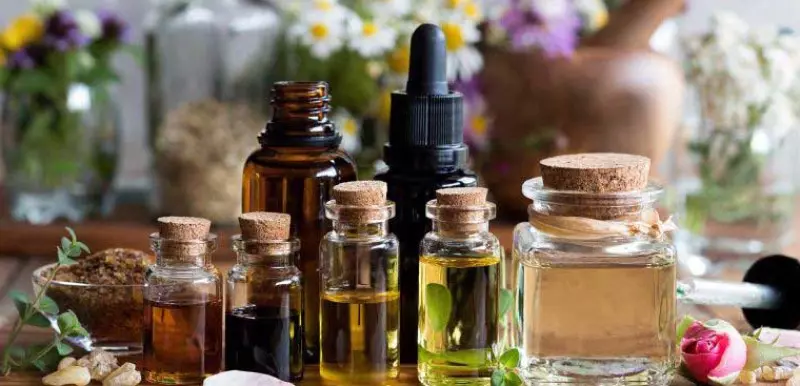 Trong tiếng anh lemongrass essential oil nghĩa là tinh dầu sả chanh